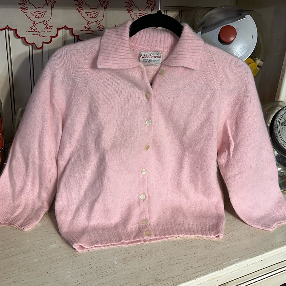 Vintage 50% wool 50% angora bubble gum pink pearl buttons